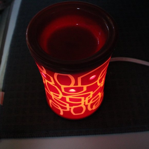 Red & White Scentsy Electric Corded Wax Warmer - Picture 2 of 14